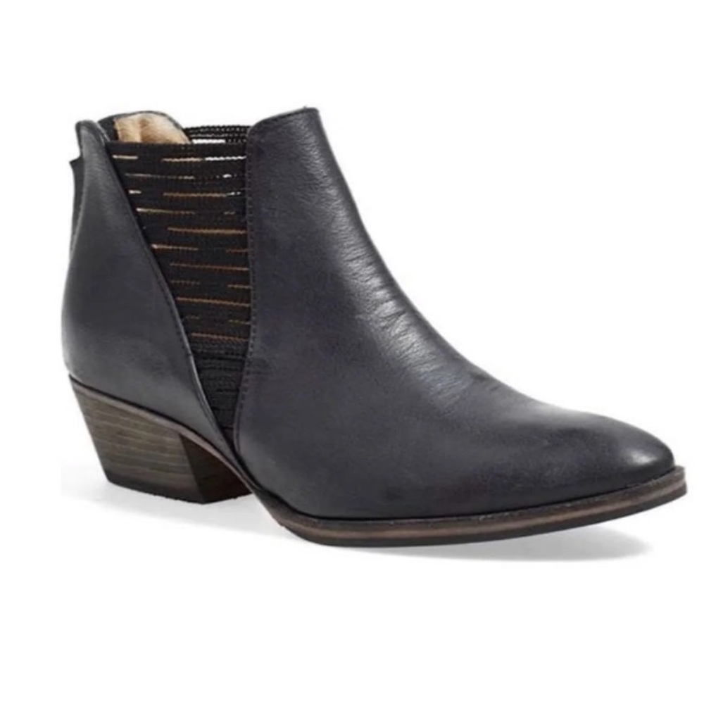 ✨Aquatalia Farrah Leather Chelsea Ankle Booties✨